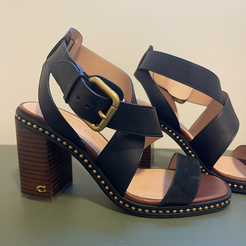 Stunning Coach Summer Sandals! Size 6.5 but fits more like a 7!